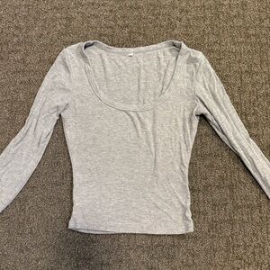 Gray Ribbed Scoop Neck Long Sleeve Top | Fitted Basic | Size Small